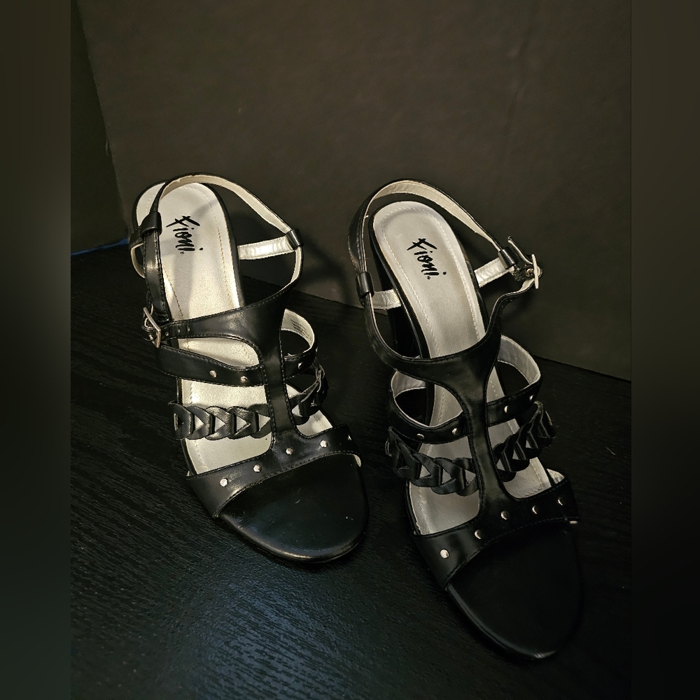 Women's shoes